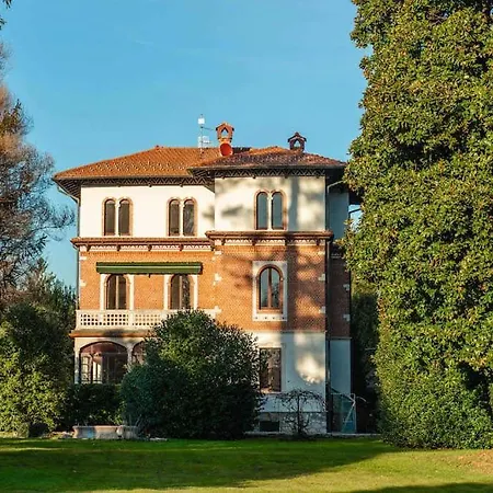 Monate Villa