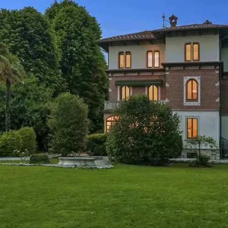Monate Villa
