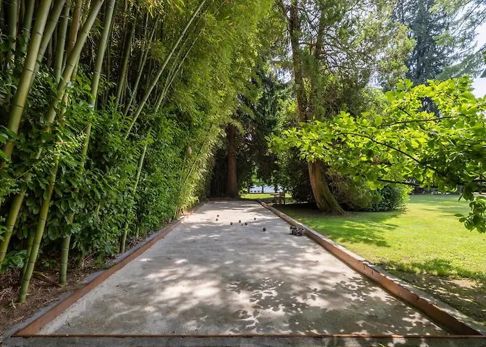 Monate Villa Travedona