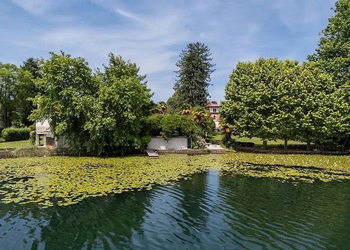 Monate Willa Travedona